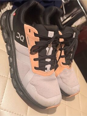 On Running Kids Sneakers in Gray, Peach and Black